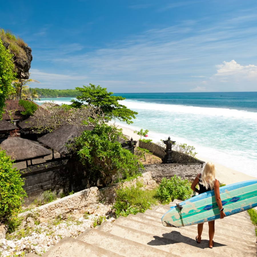 Cầm ván lên và chinh phục sóng biển Bali!